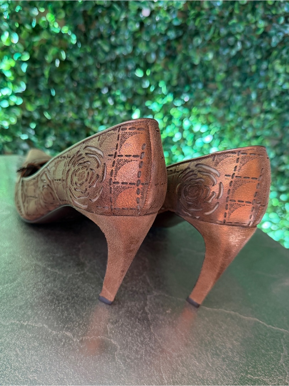 CHANEL Camellia Flower
Laser Cut Pumps Size 37 - Picture 3 of 10